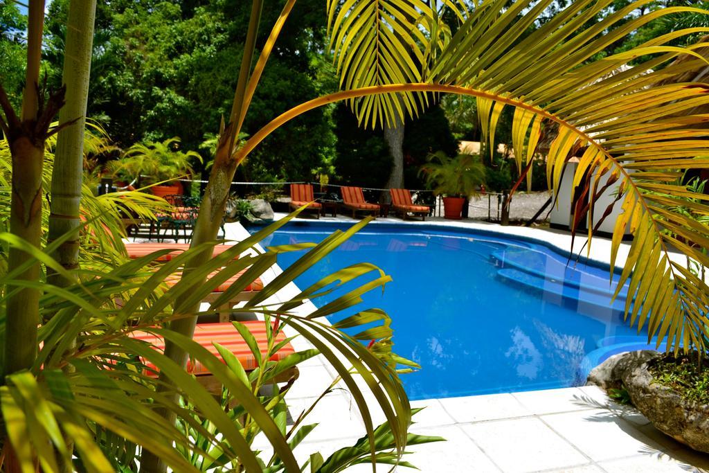 Jungle Lodge Tikal Hostal Exterior photo